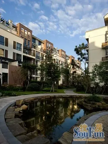 棠湖泊林小镇3室2厅2卫东南朝向1600.00元/月出租