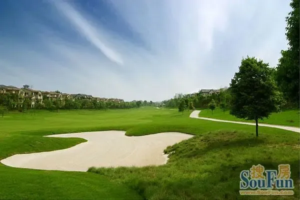 南山高尔夫国际叠滟岭5室2厅4卫东南朝向6000.00元/月出租