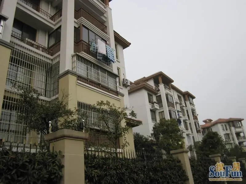 夏朵园3室1厅1卫南朝向4200.00元/月出租