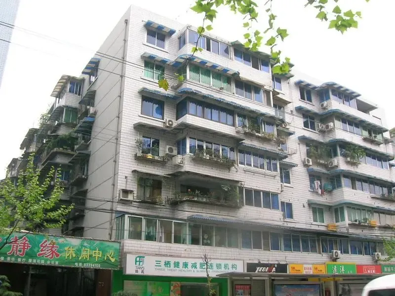 平福巷2号院2室1厅1卫东南朝向2200.00元/月出租