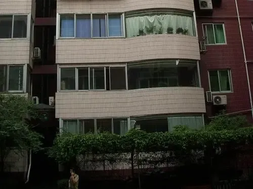 皇城公寓2室1厅1卫东朝向3200.00元/月出租