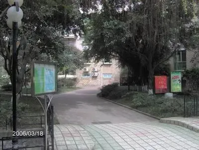 世纪锦苑4室2厅2卫南朝向6000.00元/月出租