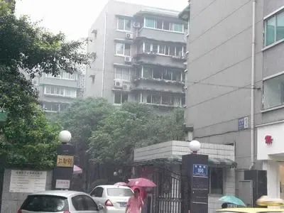 卫居苑2室2厅1卫南北朝向2800.00元/月出租