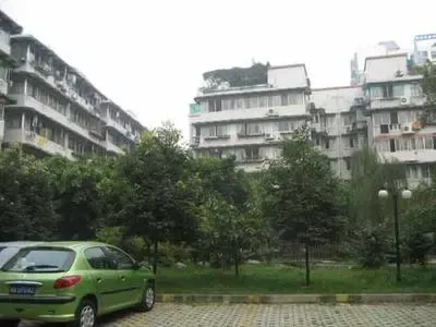 莲花新一区3室1厅1卫东南朝向2400.00元/月出租