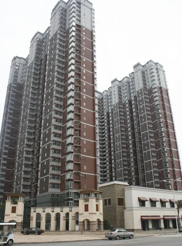 紫金城一期高层外景图(2010.7.29)