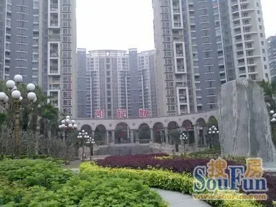 金泓凯旋城二期4室2厅2卫东北朝向12000.00元/月出租