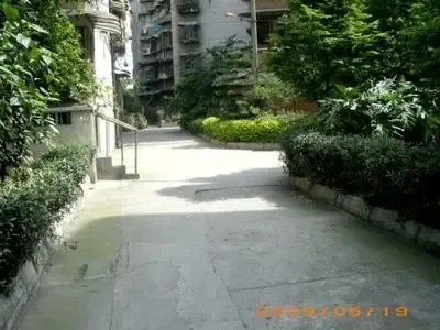 青华路22号院3室2厅1卫南朝向2400.00元/月出租