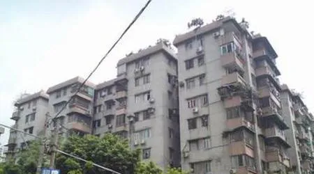 东兴大厦3室2厅2卫西南朝向2500.00元/月出租