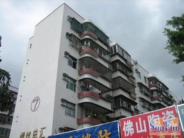 十一号线旁花园小区华联花园 高使用率南北通透四房 业主诚售