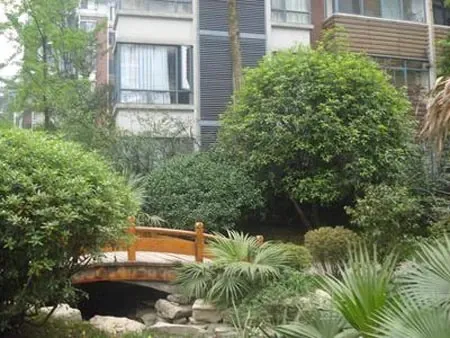 香槟花园3室1厅2卫南朝向3600.00元/月出租