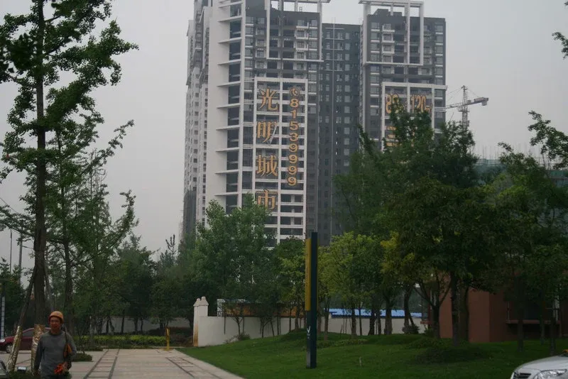 光明城市3室1厅2卫东朝向2900.00元/月出租