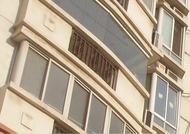 小区近一个星期晚上不开路灯,导致电动车在自