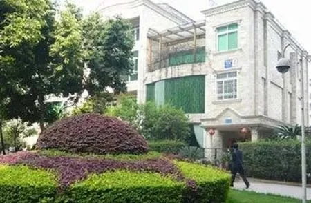 牧电巷18号院3室1厅1卫南朝向2300.00元/月出租