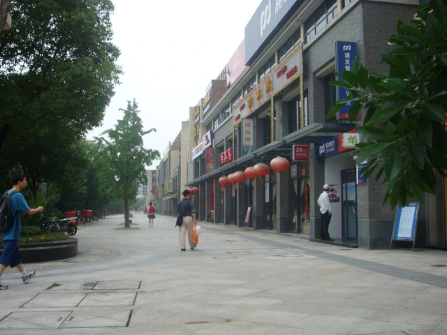 宝华现代城商铺外景实拍图