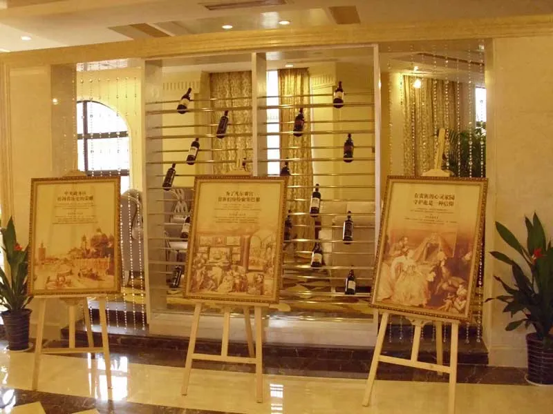 中建芙蓉和苑4室2厅2卫南朝向8500.00元/月出租