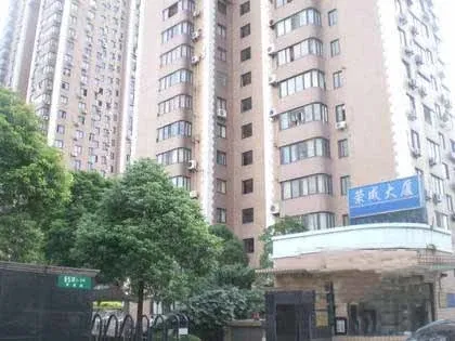 荣成大厦3室2厅2卫南朝向18500.00元/月出租
