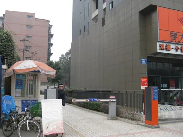 楠宝石2室1厅1卫东南朝向2300.00元/月出租