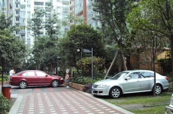 学府园3室2厅1卫西北朝向1200.00元/月出租