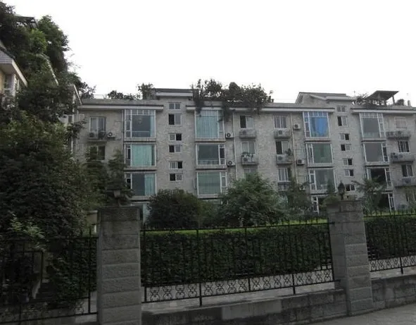 清漪苑3室2厅2卫西南朝向3800.00元/月出租