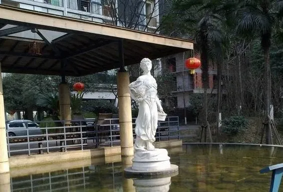置信逸都城市会所2室1厅1卫西南朝向1900.00元/月出租