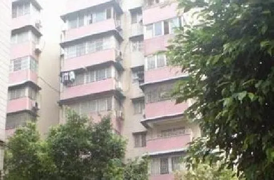 新港中路小区1室1厅1卫东南朝向1600.00元/月出租