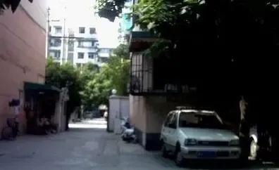 广福桥街32号院3室1厅1卫南朝向2400.00元/月出租