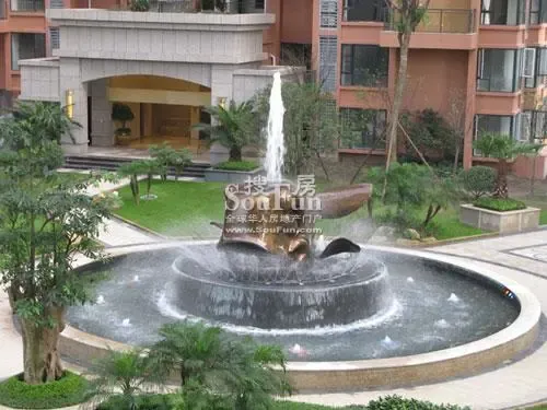 比华利国际城一期2室1厅1卫东南朝向2700.00元/月出租