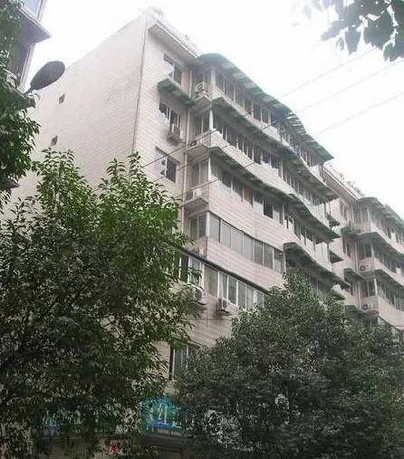 雅仕苑3室1厅2卫东南朝向3500.00元/月出租