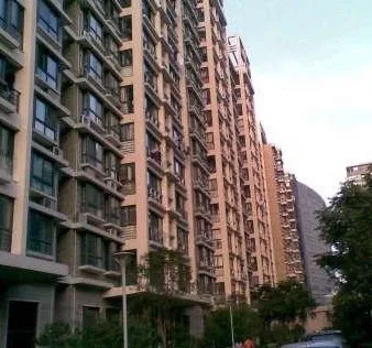 盛世华城3室2厅2卫西南朝向2600.00元/月出租