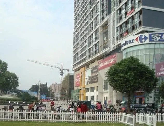 珠江克莱国际公寓1室1厅1卫西南朝向1400.00元/月出租