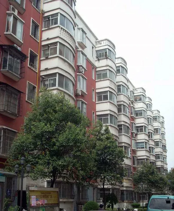 鸿信花园2室1厅1卫东西朝向700.00元/月出租