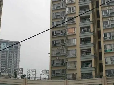 六福华庭2室1厅1卫东北朝向4200.00元/月出租