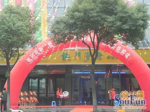 Ǯ��ѧ���⾰ͼ