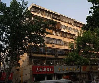 良丰公寓3室2厅1卫东朝向2500.00元/月出租