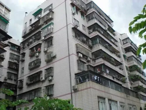 鸿新苑3室2厅2卫东南朝向5200.00元/月出租