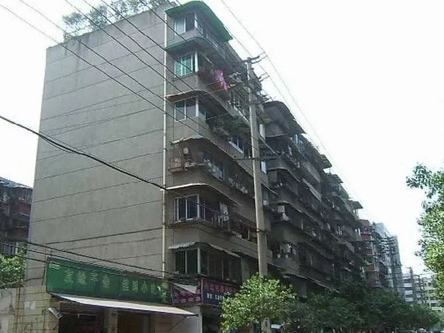 武侯工商局职工房2室2厅1卫南朝向2200.00元/月出租