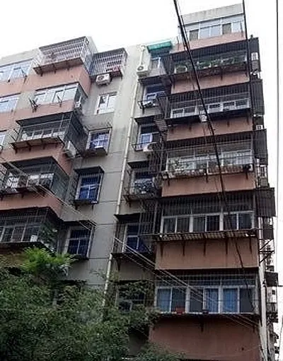 周山公寓2室2厅1卫南北朝向800.00元/月出租