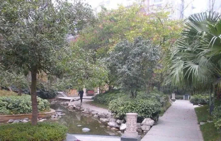 康河郦景二期2室1厅2卫东南朝向4000.00元/月出租