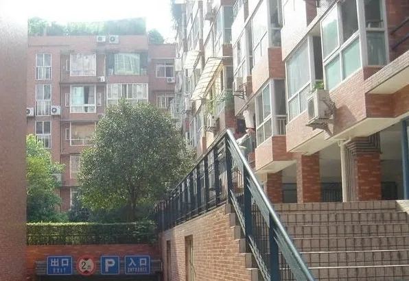 新景观4室1厅2卫东南朝向3500.00元/月出租