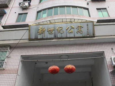 新世纪公寓3室2厅2卫南朝向2600.00元/月出租