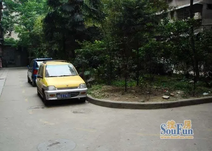 石人正街88号院2室1厅1卫东南朝向1900.00元/月出租