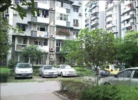 西城丽舍1室1厅1卫东南朝向1600.00元/月出租