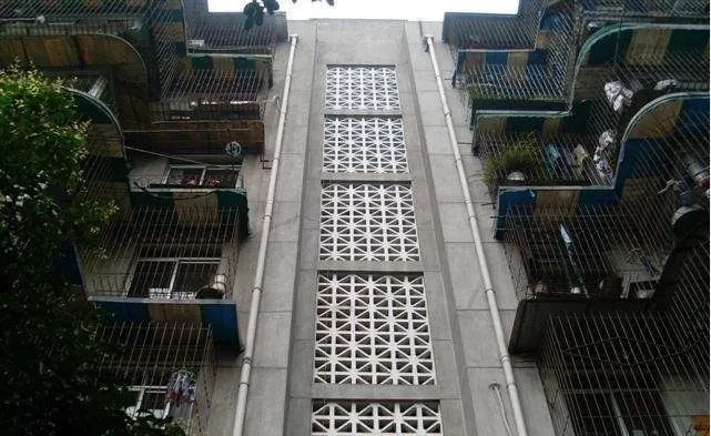 育苗路10号院2室1厅1卫东南朝向2000.00元/月出租