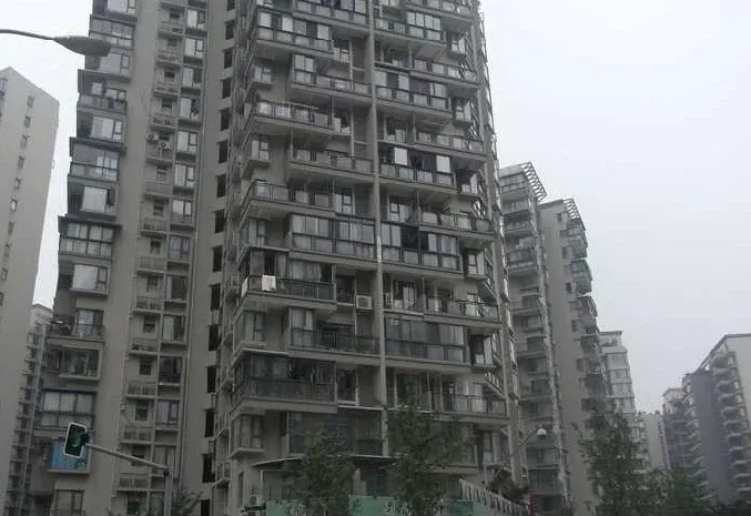 中铁双龙湾2室2厅1卫东南朝向2202.00元/月出租