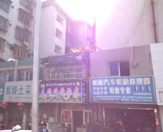 湖滨小区4室2厅1卫南朝向1800.00元/月出租