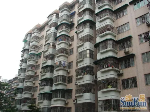 华翠街大院3室2厅1卫东南朝向4800.00元/月出租
