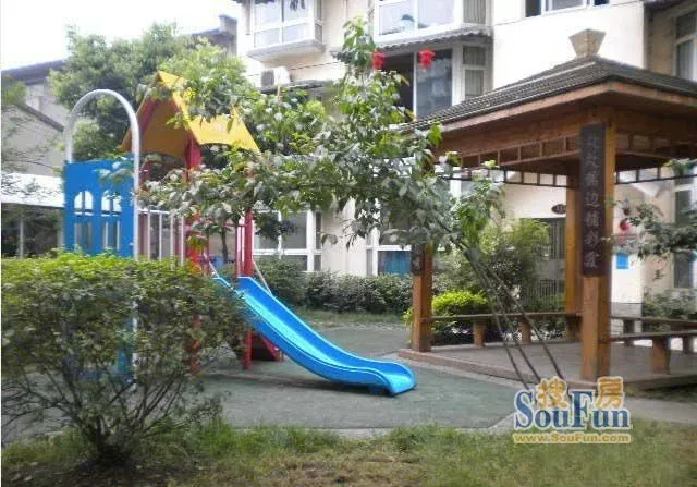 深越西园3室2厅2卫东南朝向2300.00元/月出租