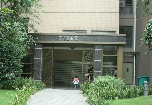 高地2室1厅1卫南朝向2750.00元/月出租