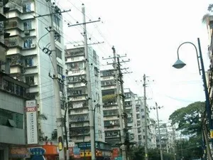 西峰新村3室1厅1卫东南朝向2500.00元/月出租