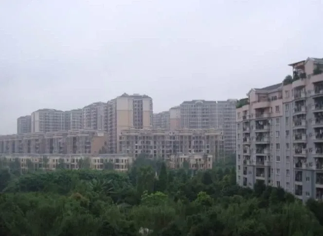 成都花园翠雍华庭4室2厅2卫南北朝向4000.00元/月出租